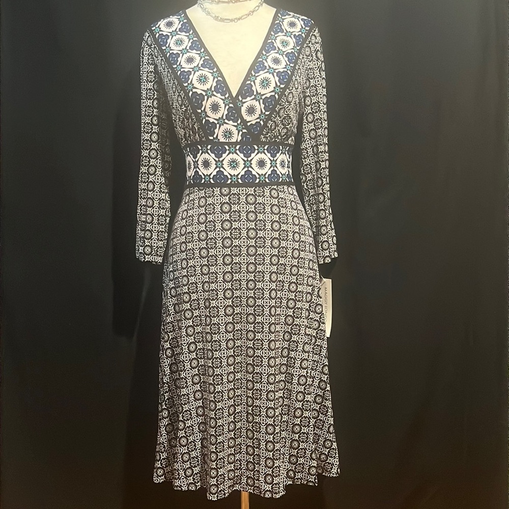Maggy London medallion/floral print jersey fit & flare dress-deep V-neck-NWT